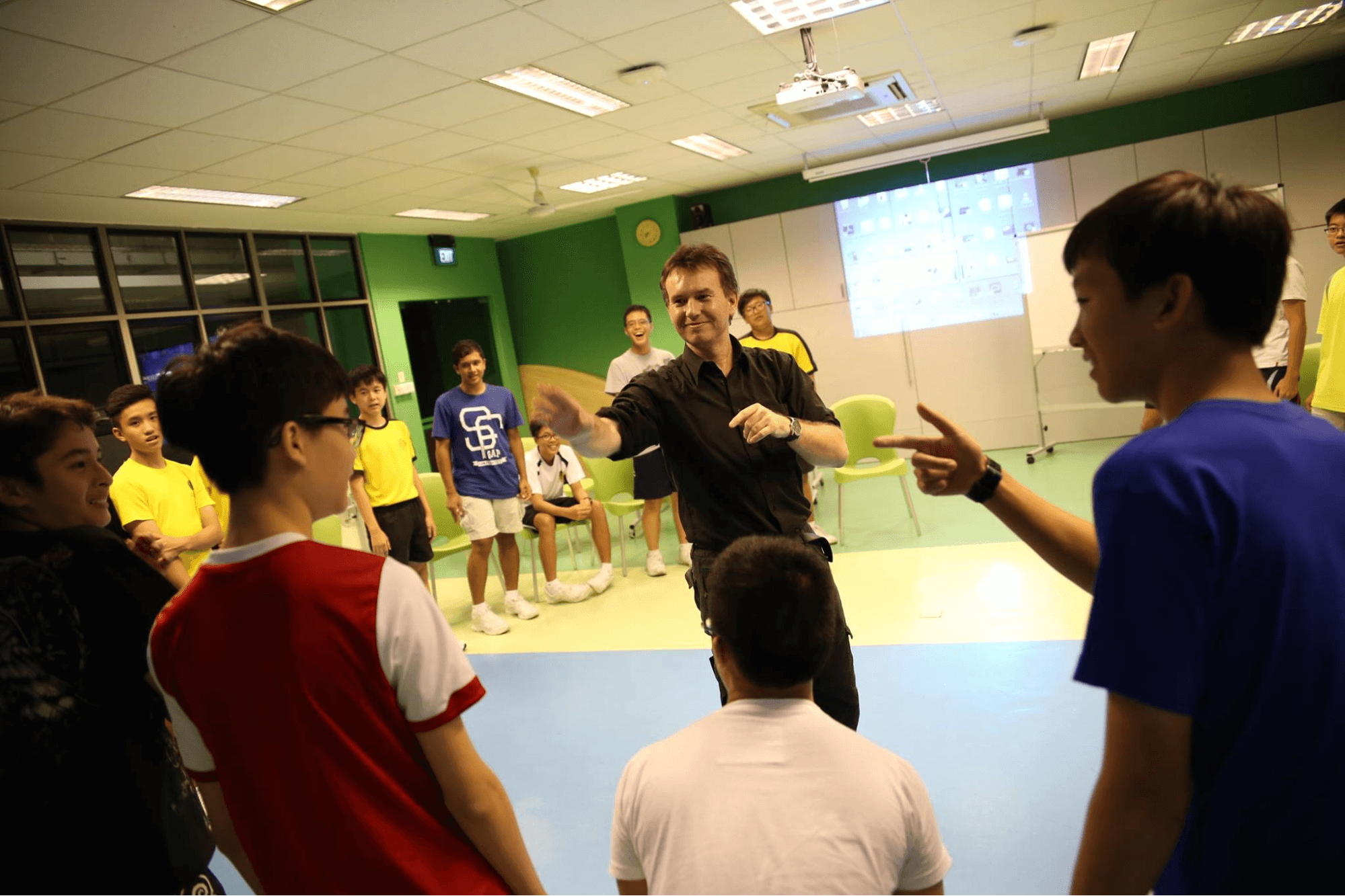 Read more about the article How to Choose the Right English Language Course in Singapore for Your Kid?